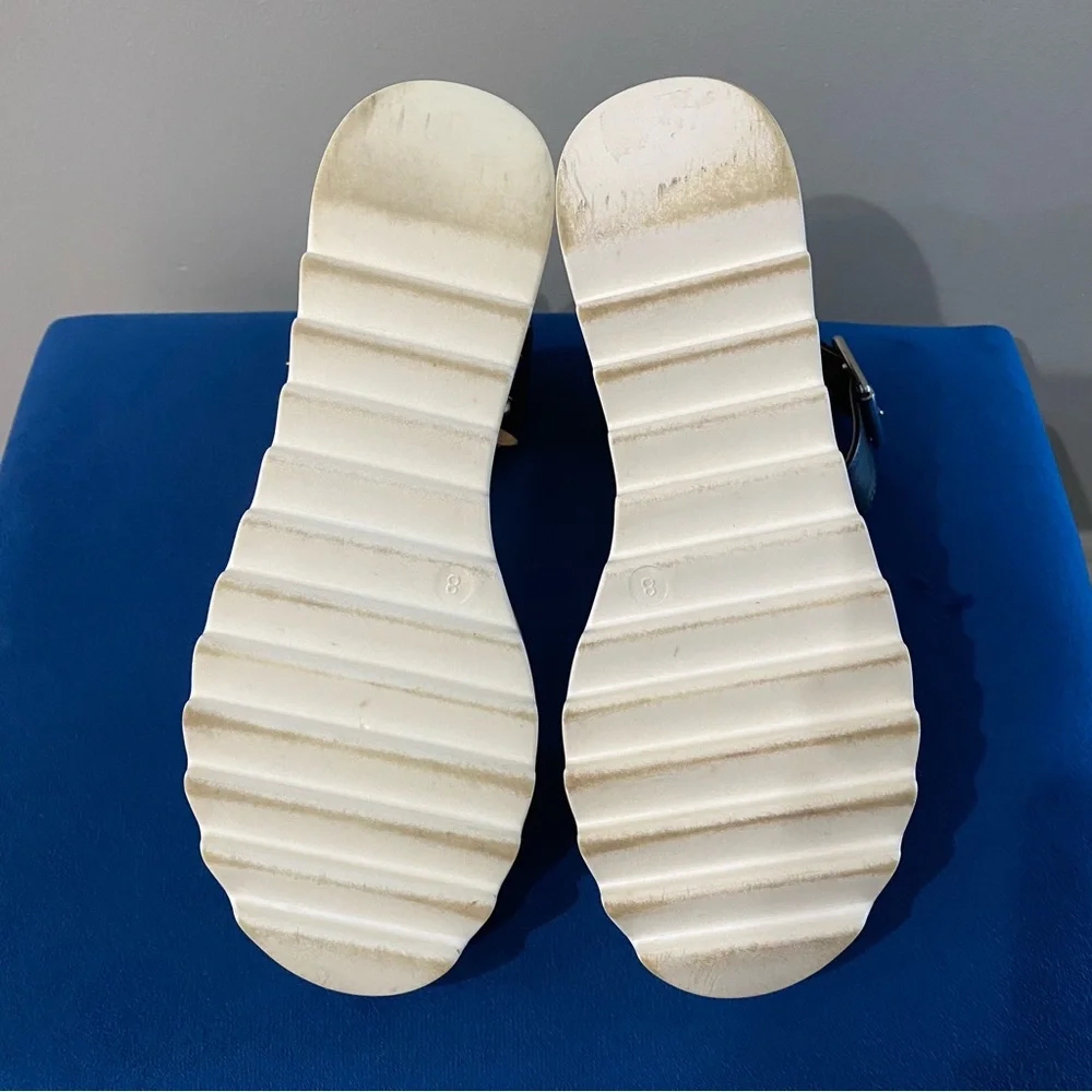 Comfort Est 1946 brand. Black and white sandals size 8.